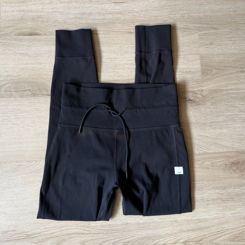 Black Vuori daily leggings
